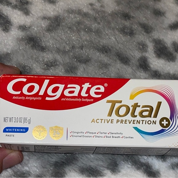 Colgate total toothpaste - Picture 3 of 8